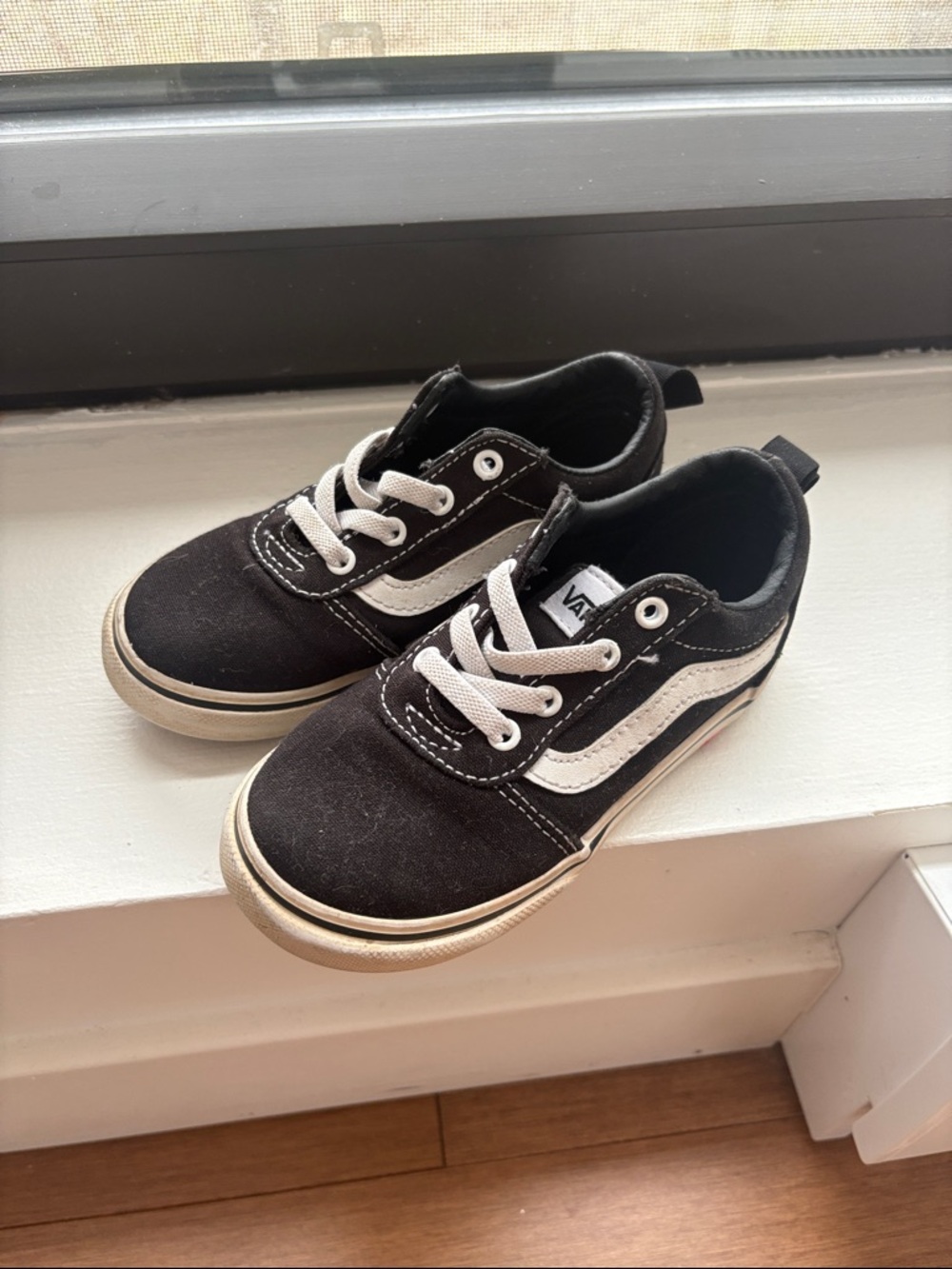 Classic kids vans slip on sneakers